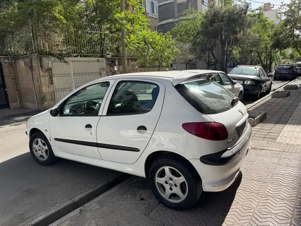 پژو، 206