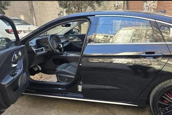 فونیکس، آریزو 8 (Z8)