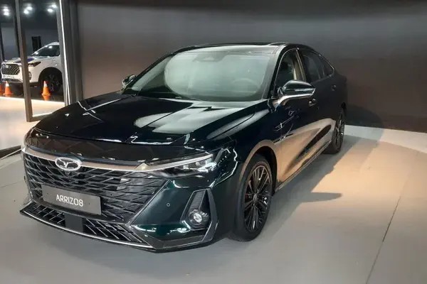 فونیکس، آریزو 8 هیبرید (Z8 PHEV)