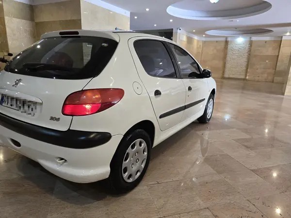 پژو، 206