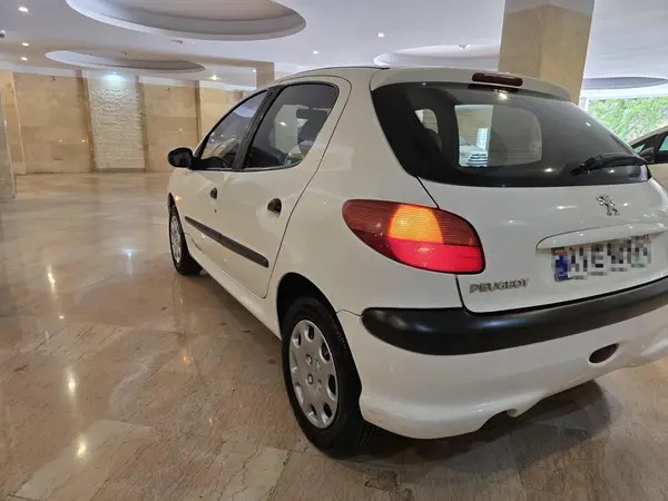 پژو، 206