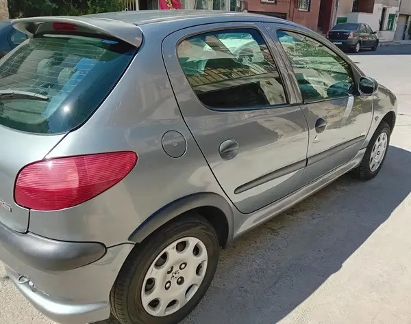 پژو، 206