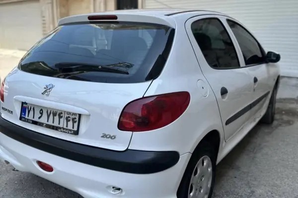 پژو، 206