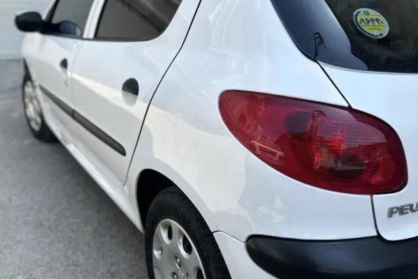 پژو، 206