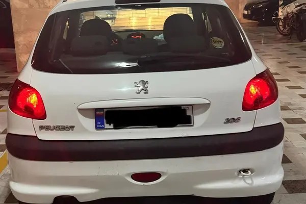 پژو، 206