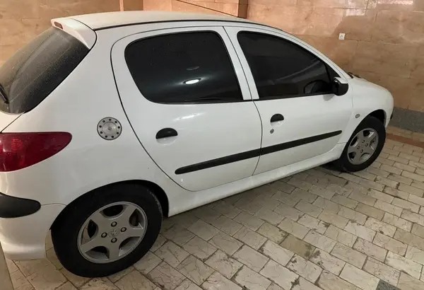 پژو، 206