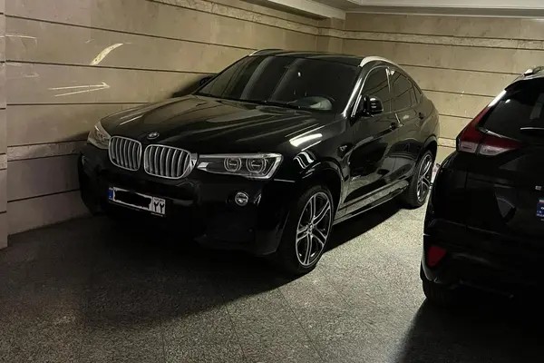 ب ام و، X4