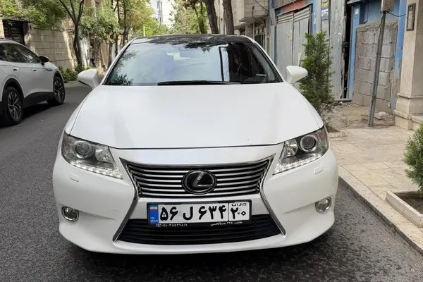لکسوس، ES