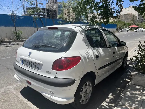 پژو، 206