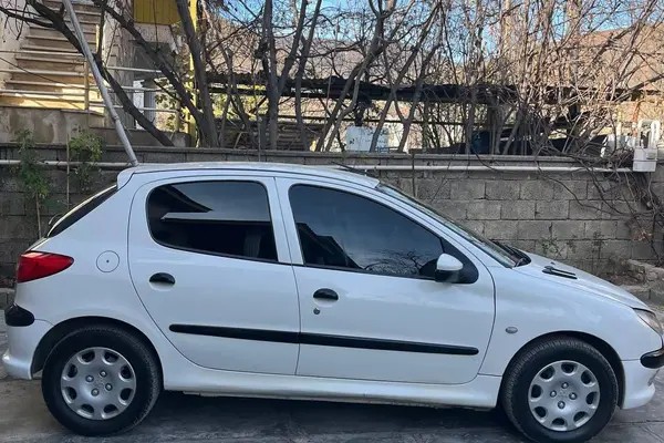 پژو، 206