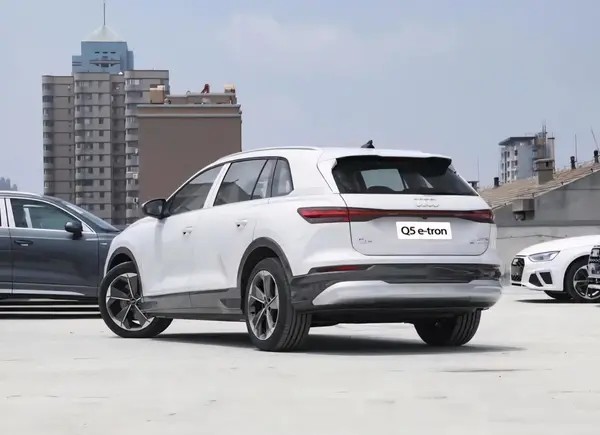 حواله آئودی، Q5 e-tron