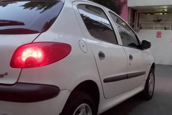 پژو، 206