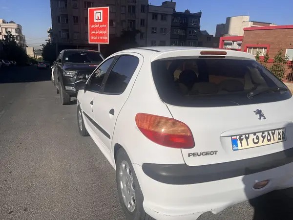 پژو، 206