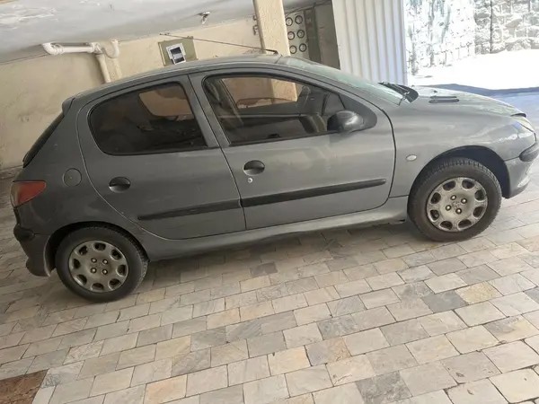 پژو، 206