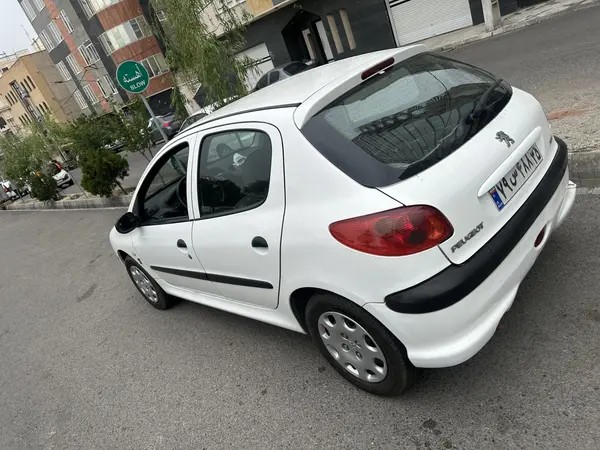 پژو، 206