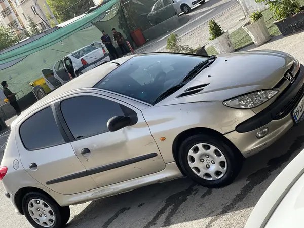 پژو، 206