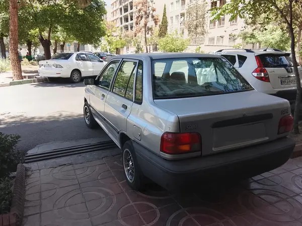 پراید، صندوق دار
