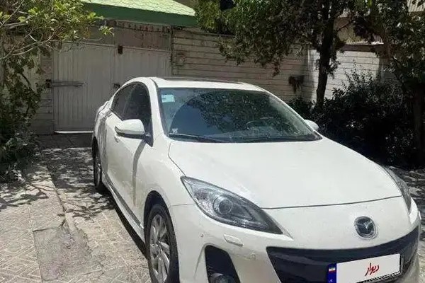 مزدا، 3 نیو صندوق دار