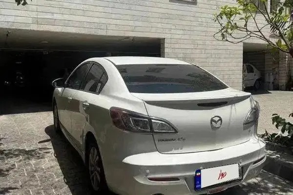 مزدا، 3 نیو صندوق دار