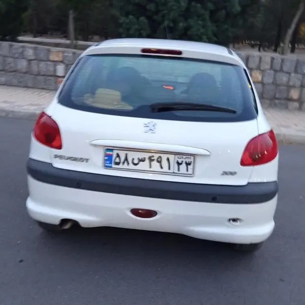 پژو، 206