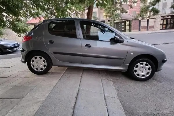 پژو، 206
