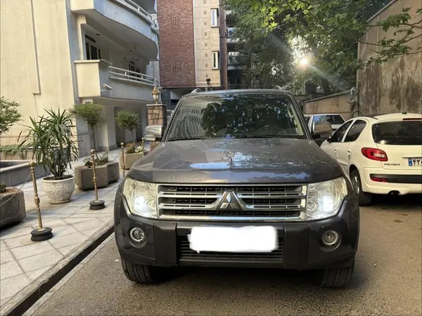 میتسوبیشی، پاجرو چهار در