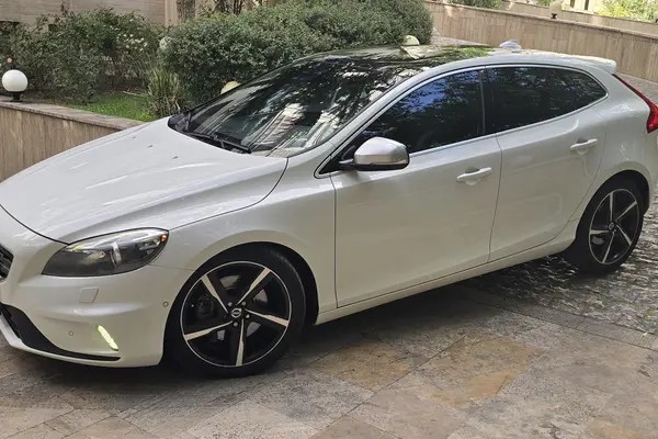 ولوو، V40