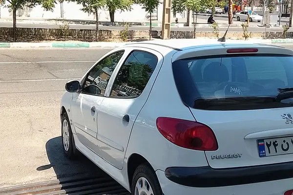 پژو، 206