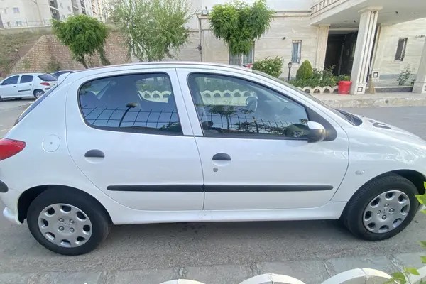 پژو، 206