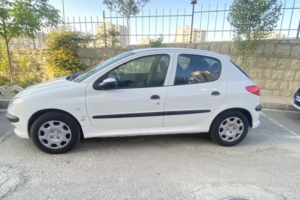 پژو، 206