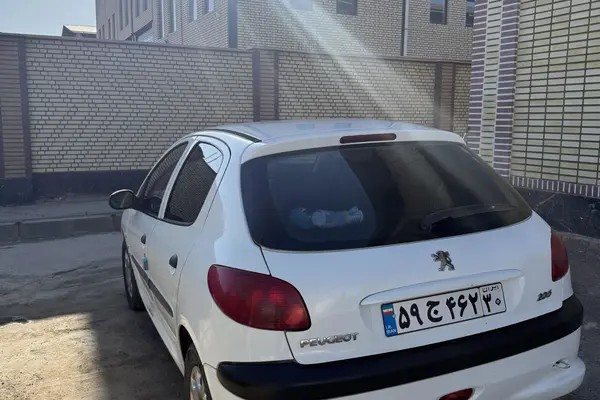 پژو، 206