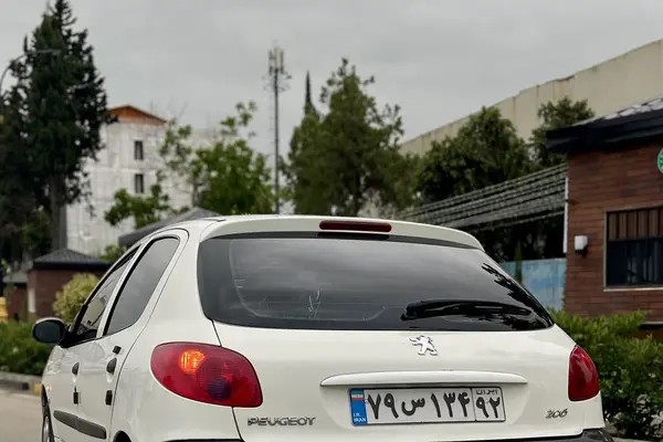 پژو، 206