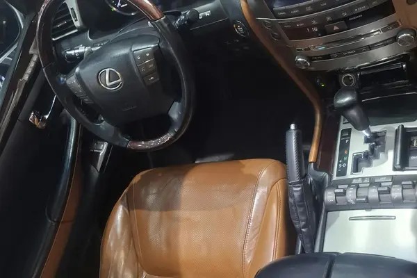 لکسوس، LX