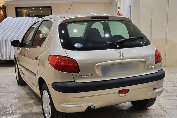 پژو، 206