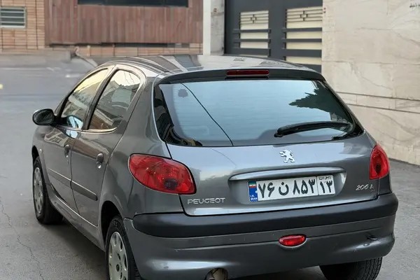 پژو، 206