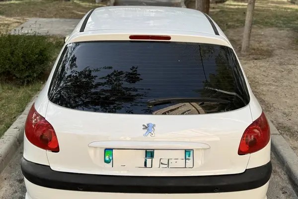 پژو، 206