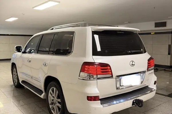 لکسوس، LX