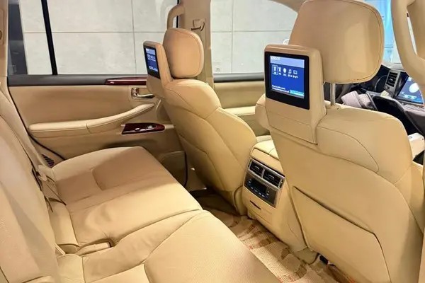 لکسوس، LX