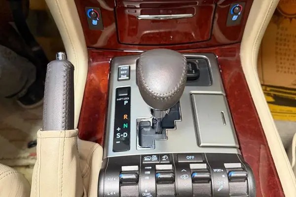 لکسوس، LX