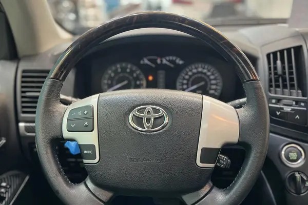 تویوتا، لندکروز چهار در