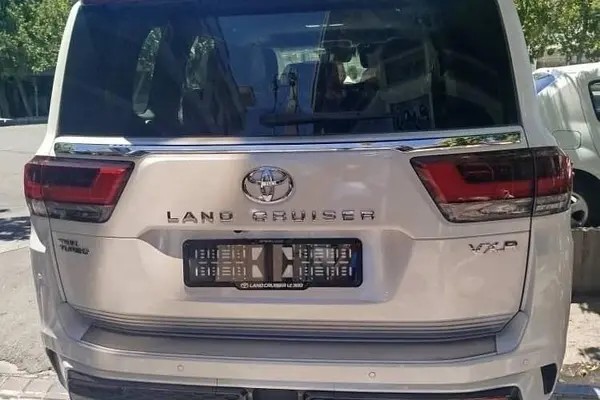 تویوتا، لندکروز چهار در