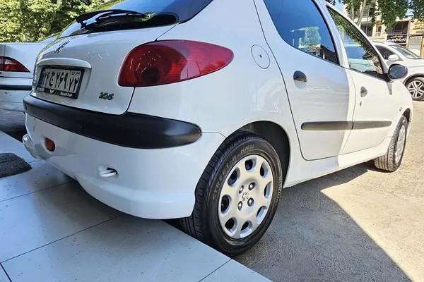 پژو، 206