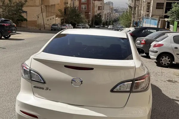 مزدا، 3 نیو صندوق دار