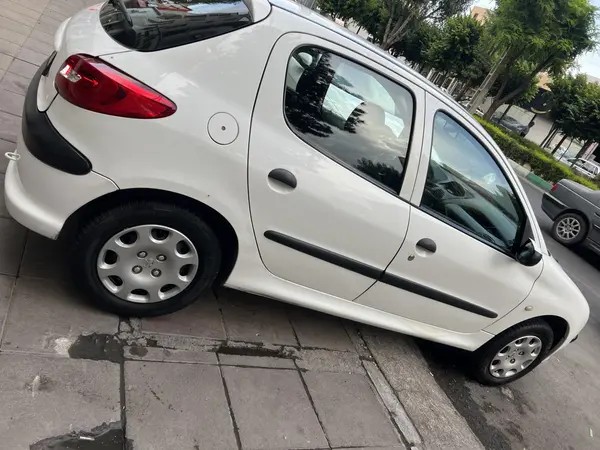 پژو، 206