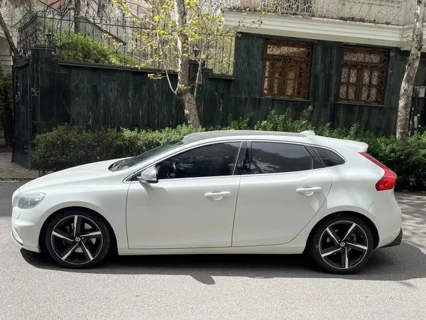 ولوو، V40