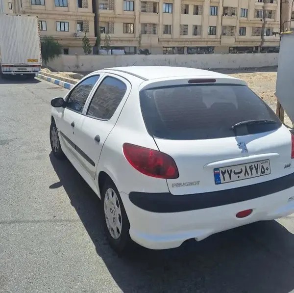 پژو، 206