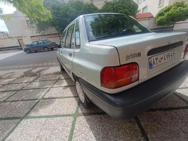 پراید، صندوق دار