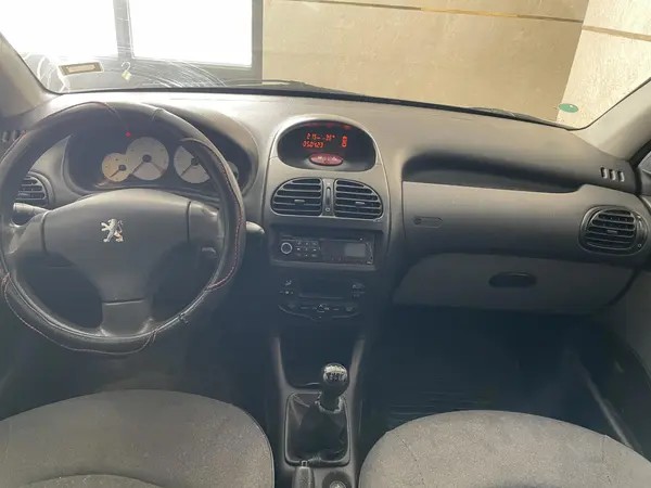 پژو، 206