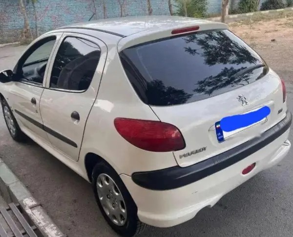 پژو، 206
