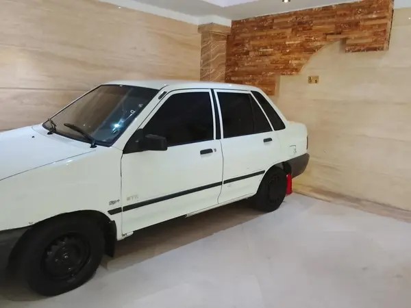 پراید، صندوق دار